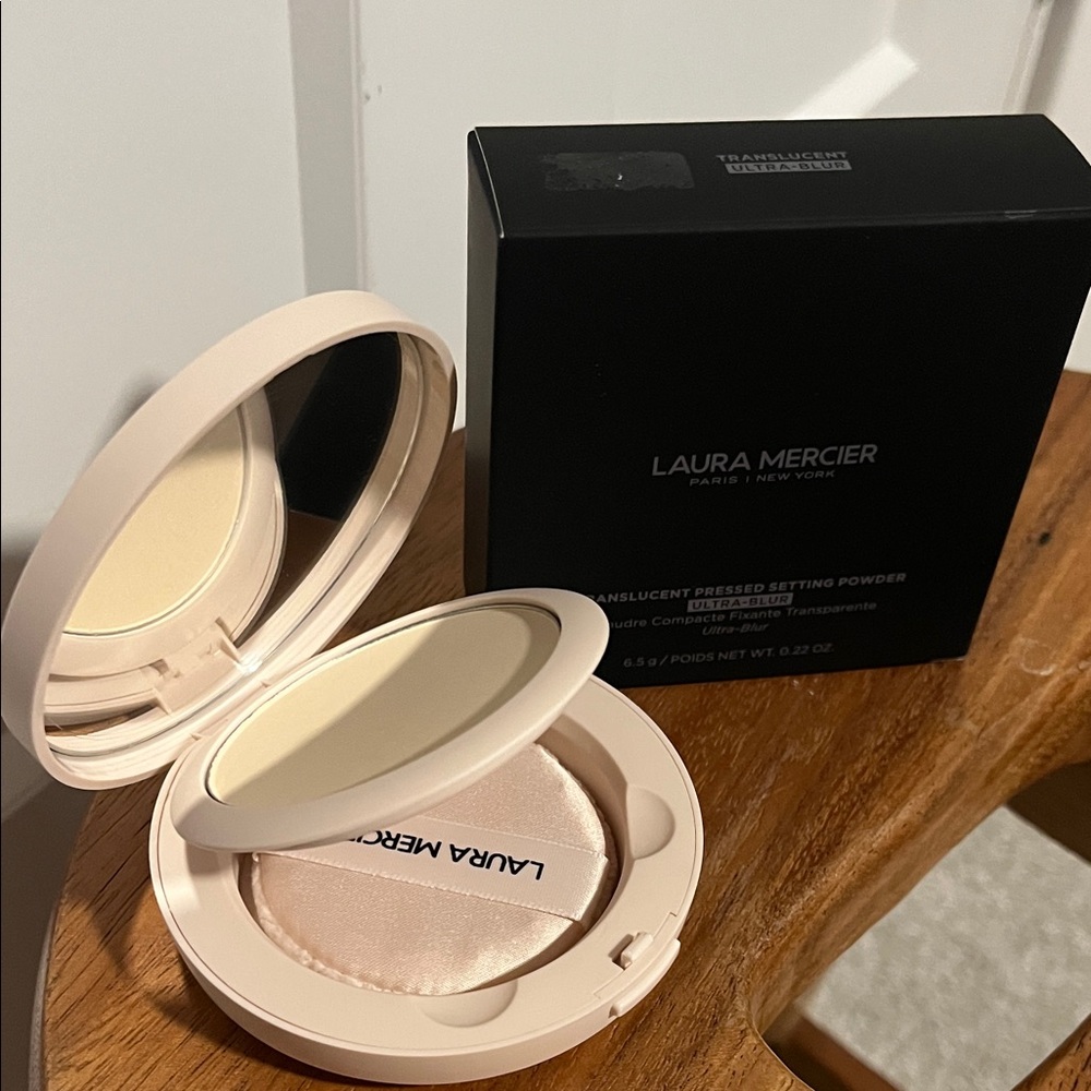 laura mercier Translucent Pressed Setting Powder — Ultra Blur